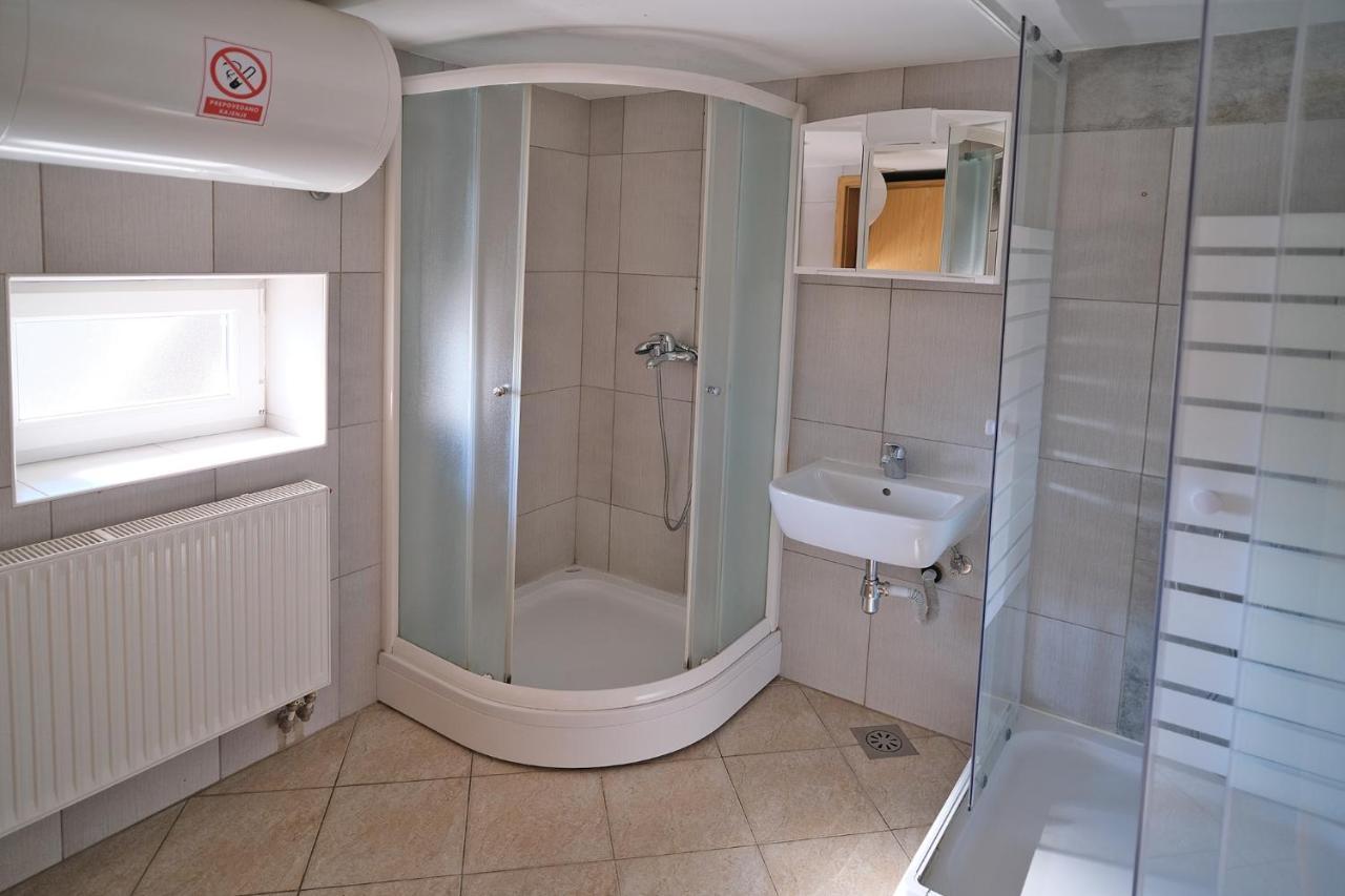 Sostanj Velenje Ravne Sobe Rooms Vrtacnik D O O Eksteriør billede