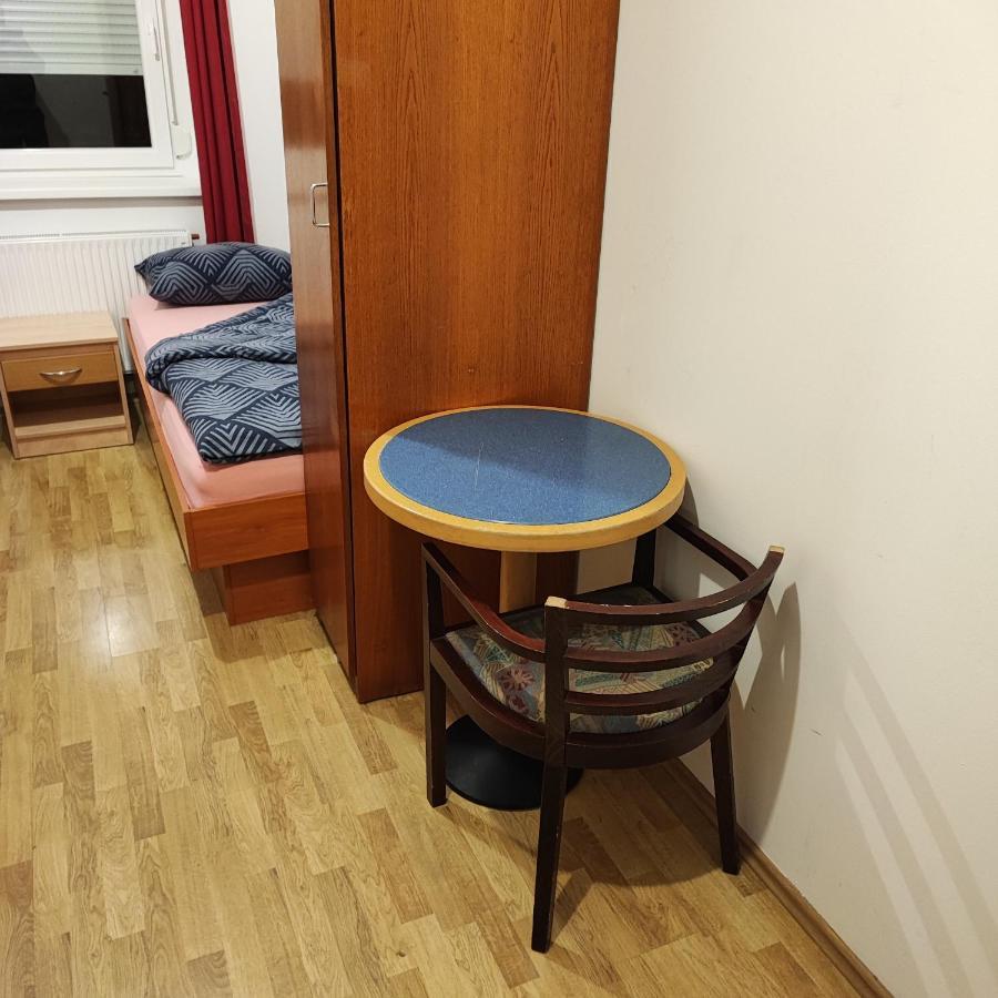 Sostanj Velenje Ravne Sobe Rooms Vrtacnik D O O Eksteriør billede