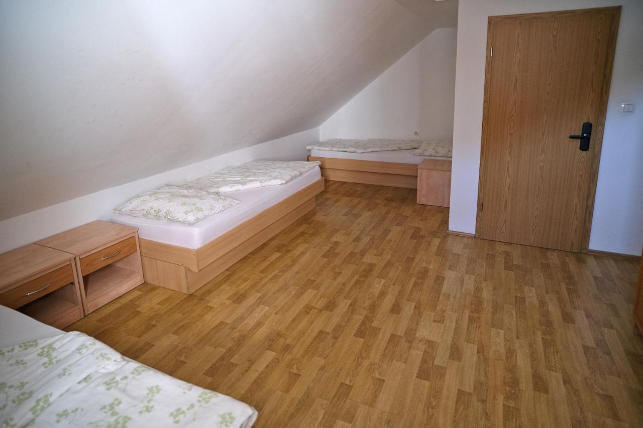 Sostanj Velenje Ravne Sobe Rooms Vrtacnik D O O Eksteriør billede