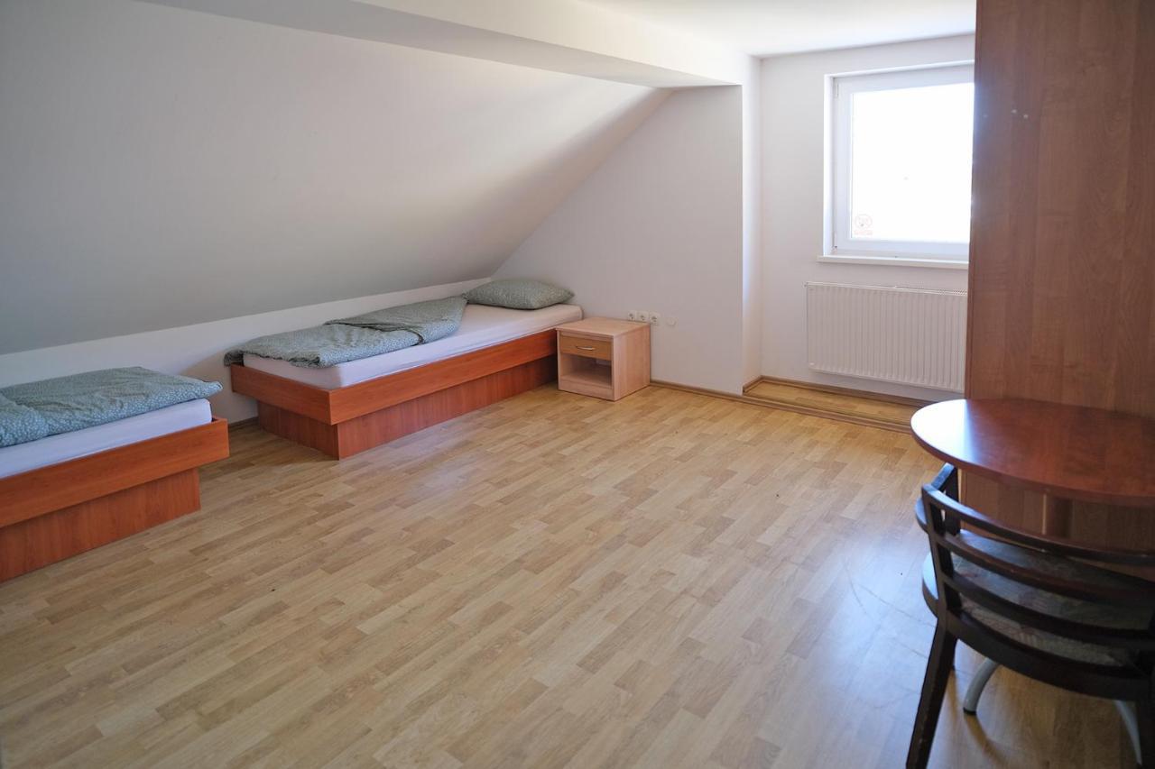 Sostanj Velenje Ravne Sobe Rooms Vrtacnik D O O Eksteriør billede