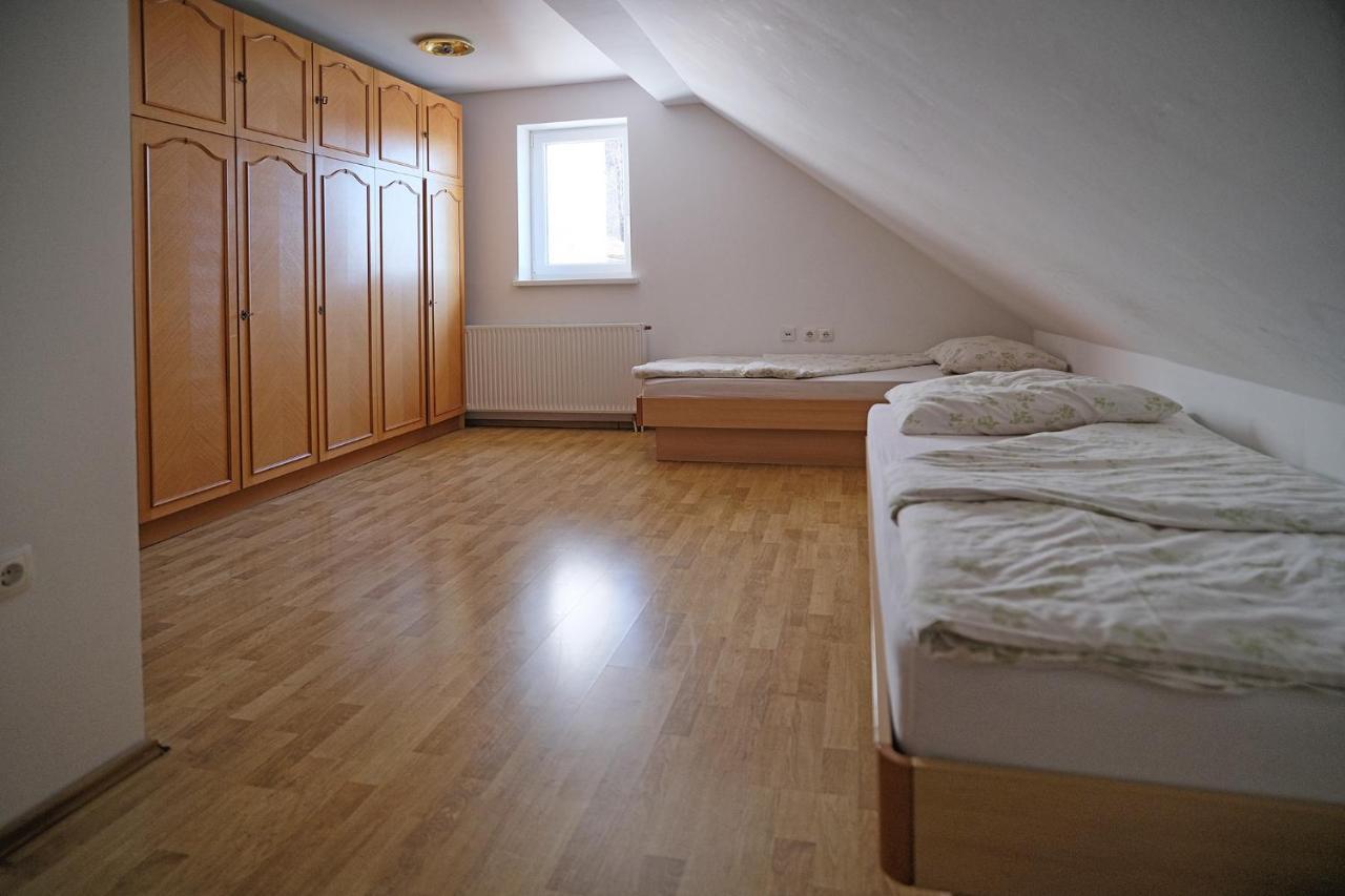Sostanj Velenje Ravne Sobe Rooms Vrtacnik D O O Eksteriør billede