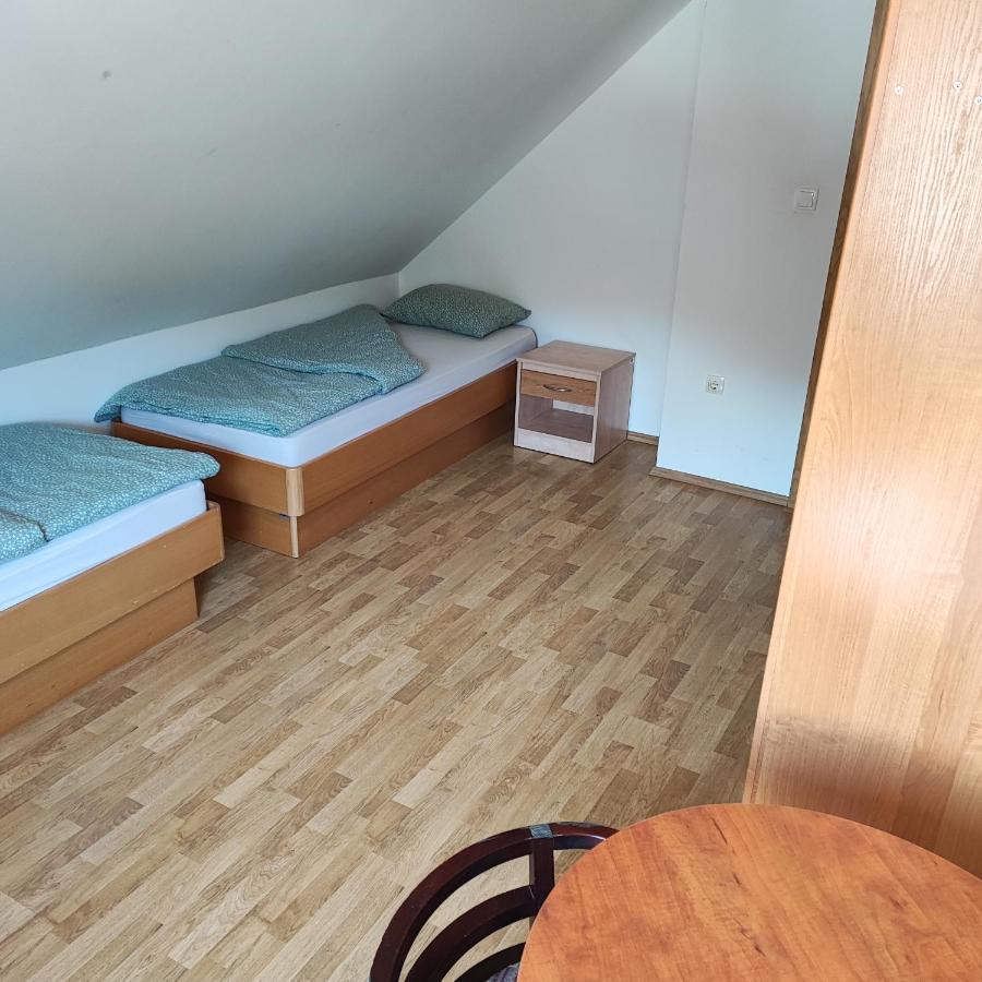 Sostanj Velenje Ravne Sobe Rooms Vrtacnik D O O Eksteriør billede