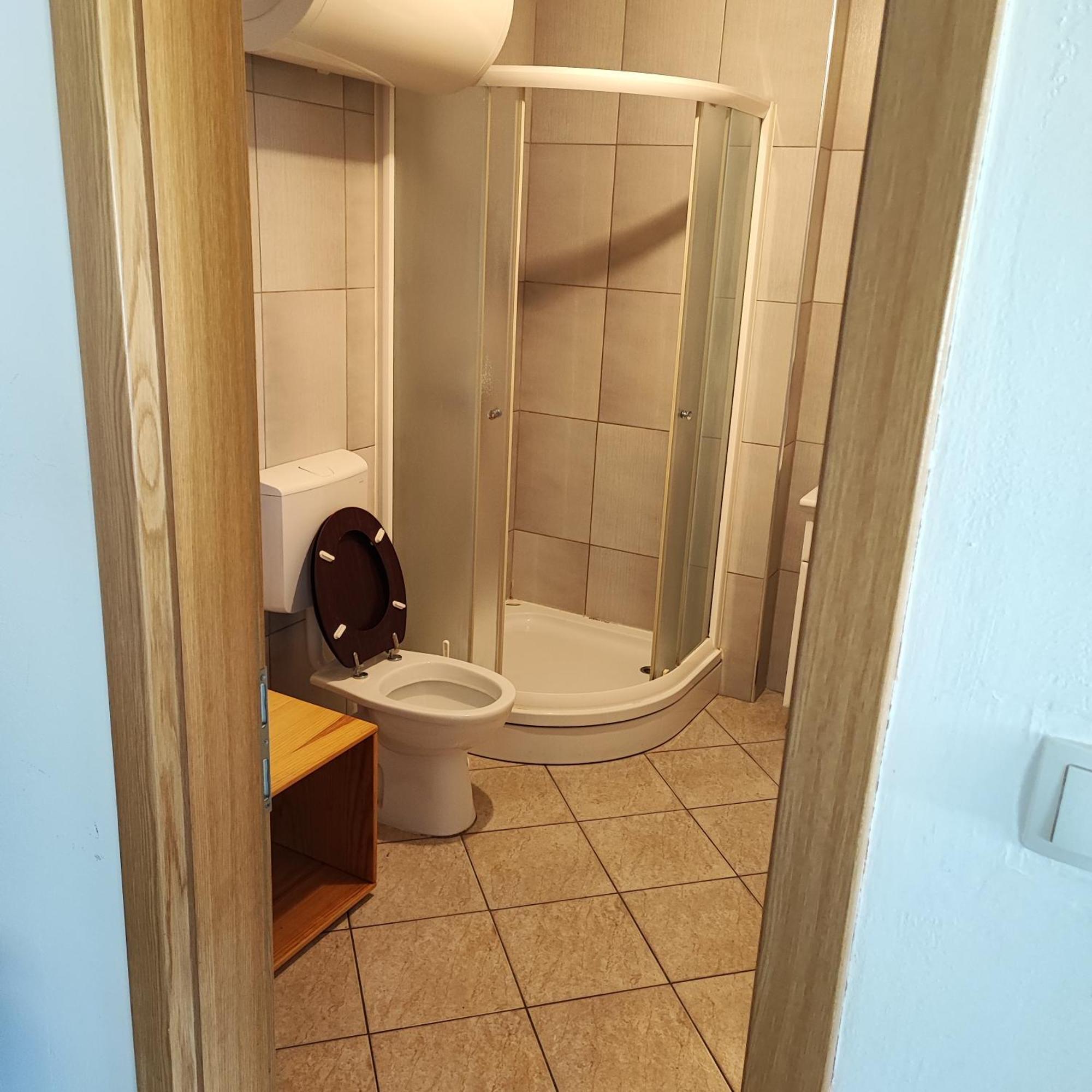 Sostanj Velenje Ravne Sobe Rooms Vrtacnik D O O Eksteriør billede