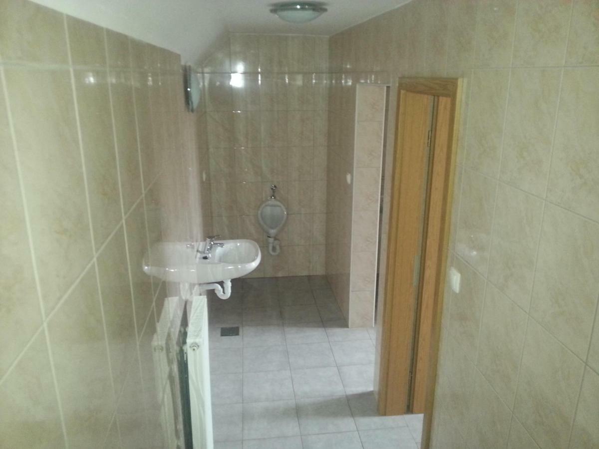 Sostanj Velenje Ravne Sobe Rooms Vrtacnik D O O Eksteriør billede