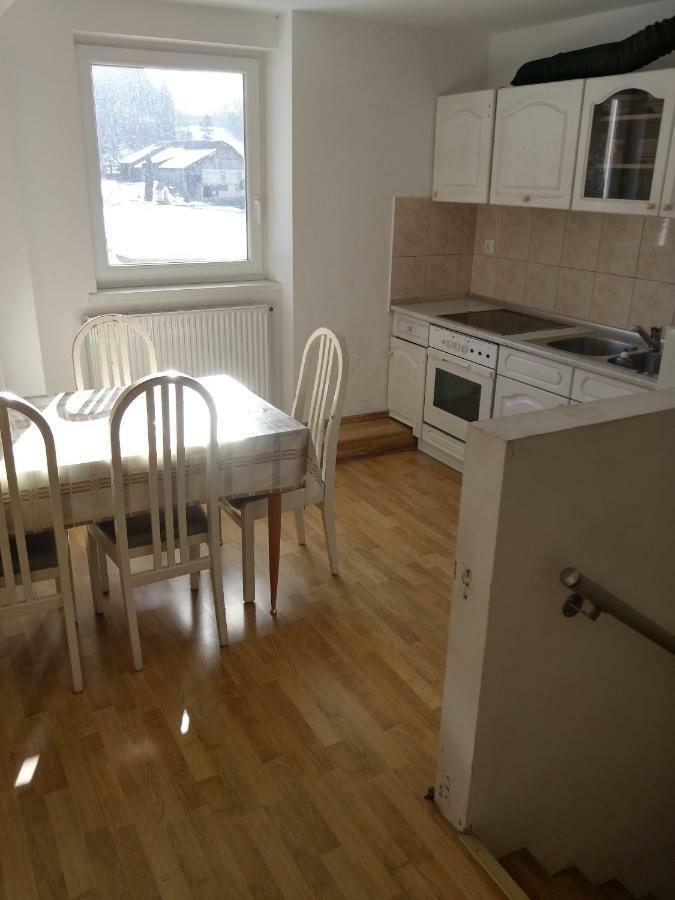 Sostanj Velenje Ravne Sobe Rooms Vrtacnik D O O Eksteriør billede