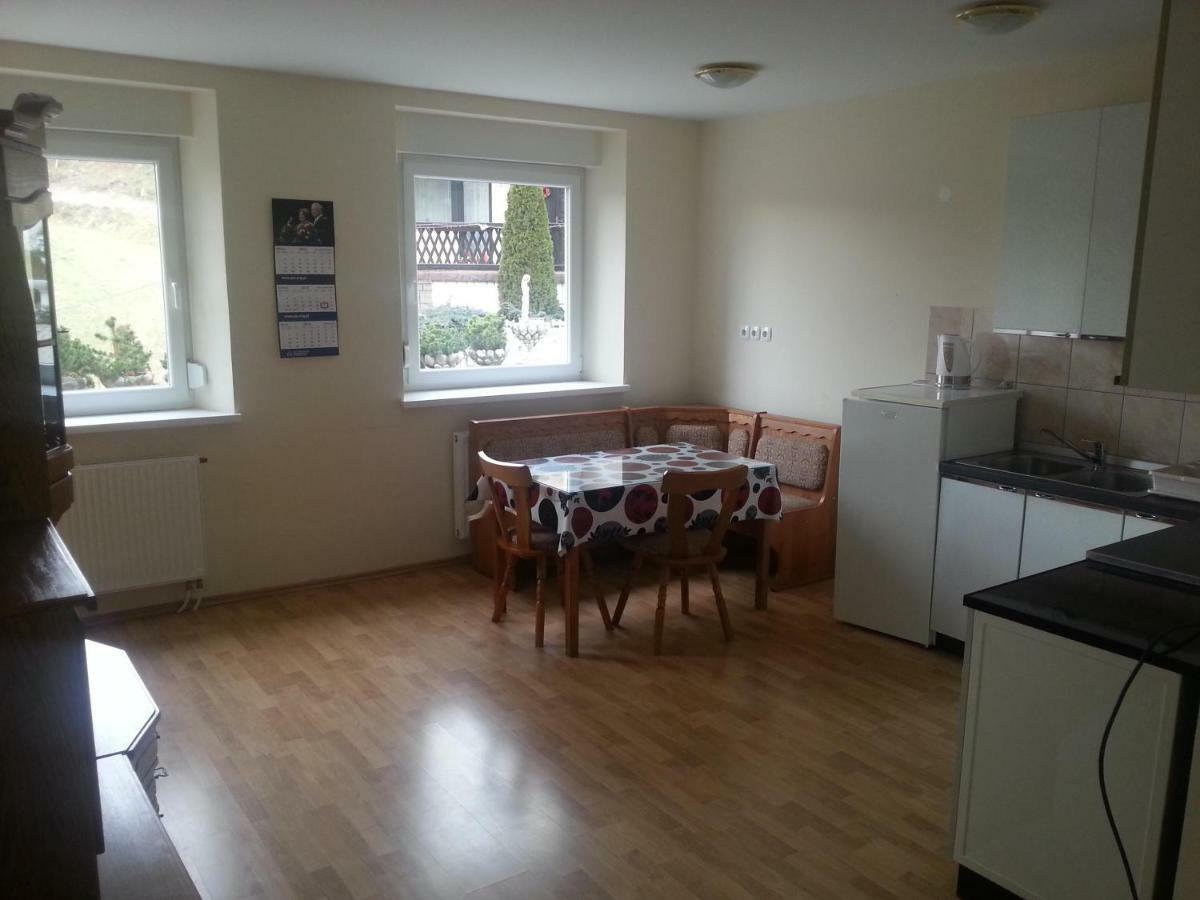 Sostanj Velenje Ravne Sobe Rooms Vrtacnik D O O Eksteriør billede